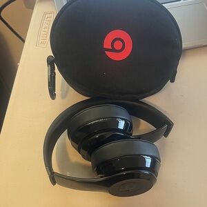 Beats Black Wireless Headphones with Case